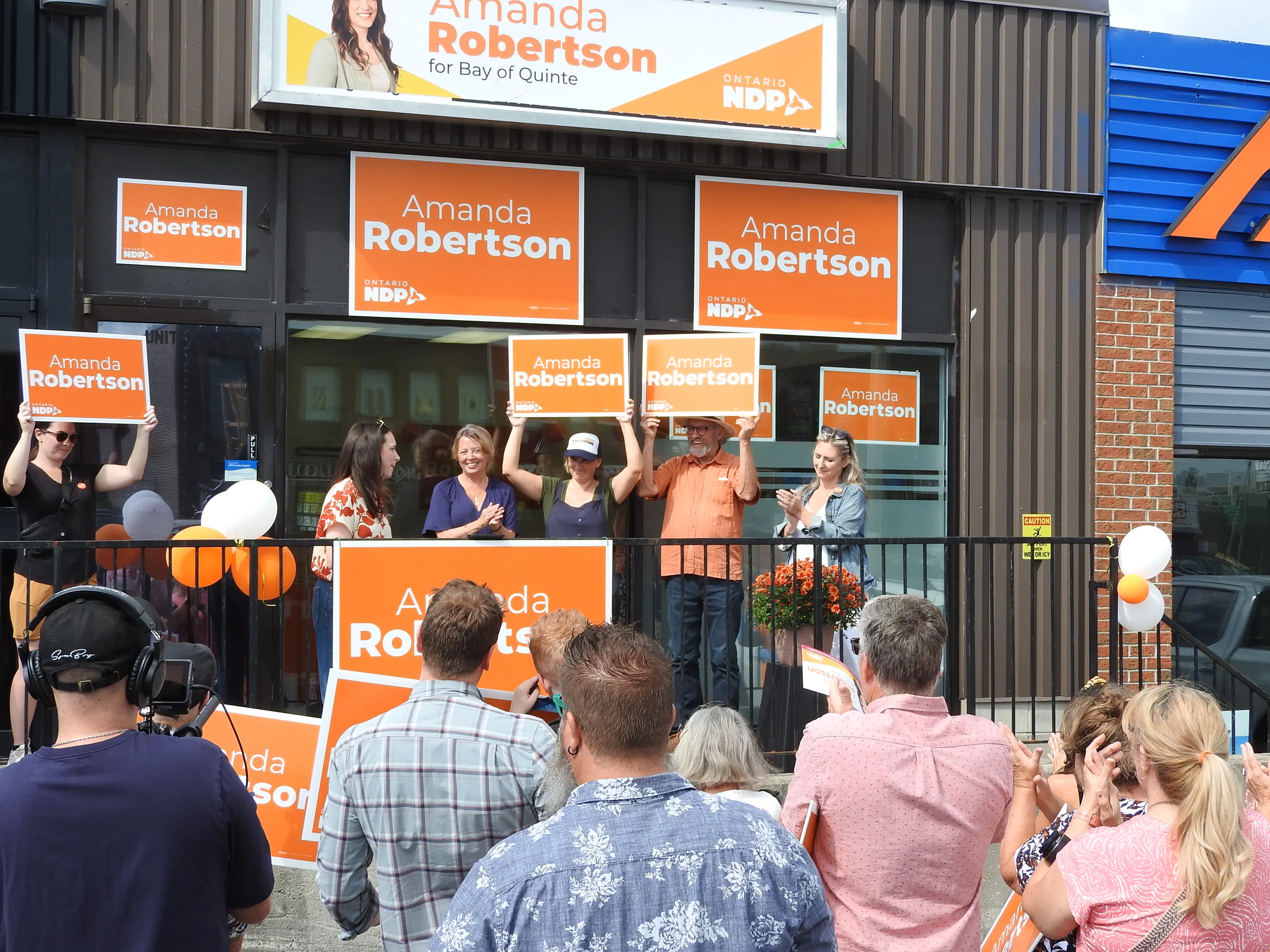 Marit Stiles rallies Robertson campaign