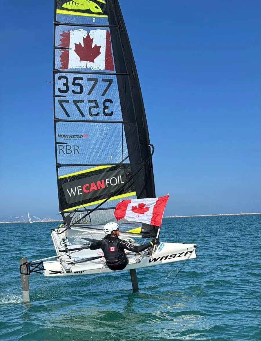 Chisholm "sails" to world gold
