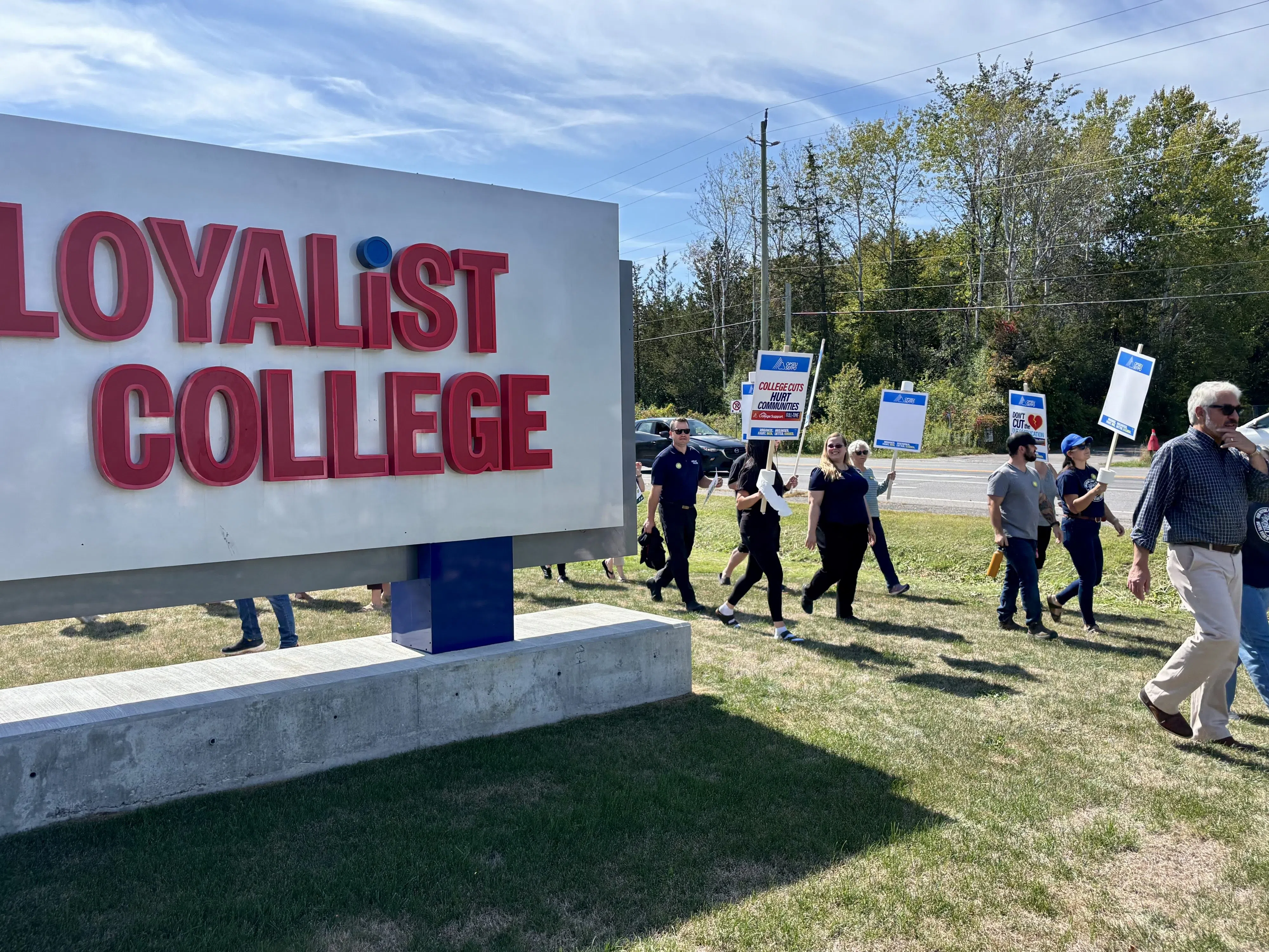 Support staff remain on strike at Loyalist College; strike protocols an issue