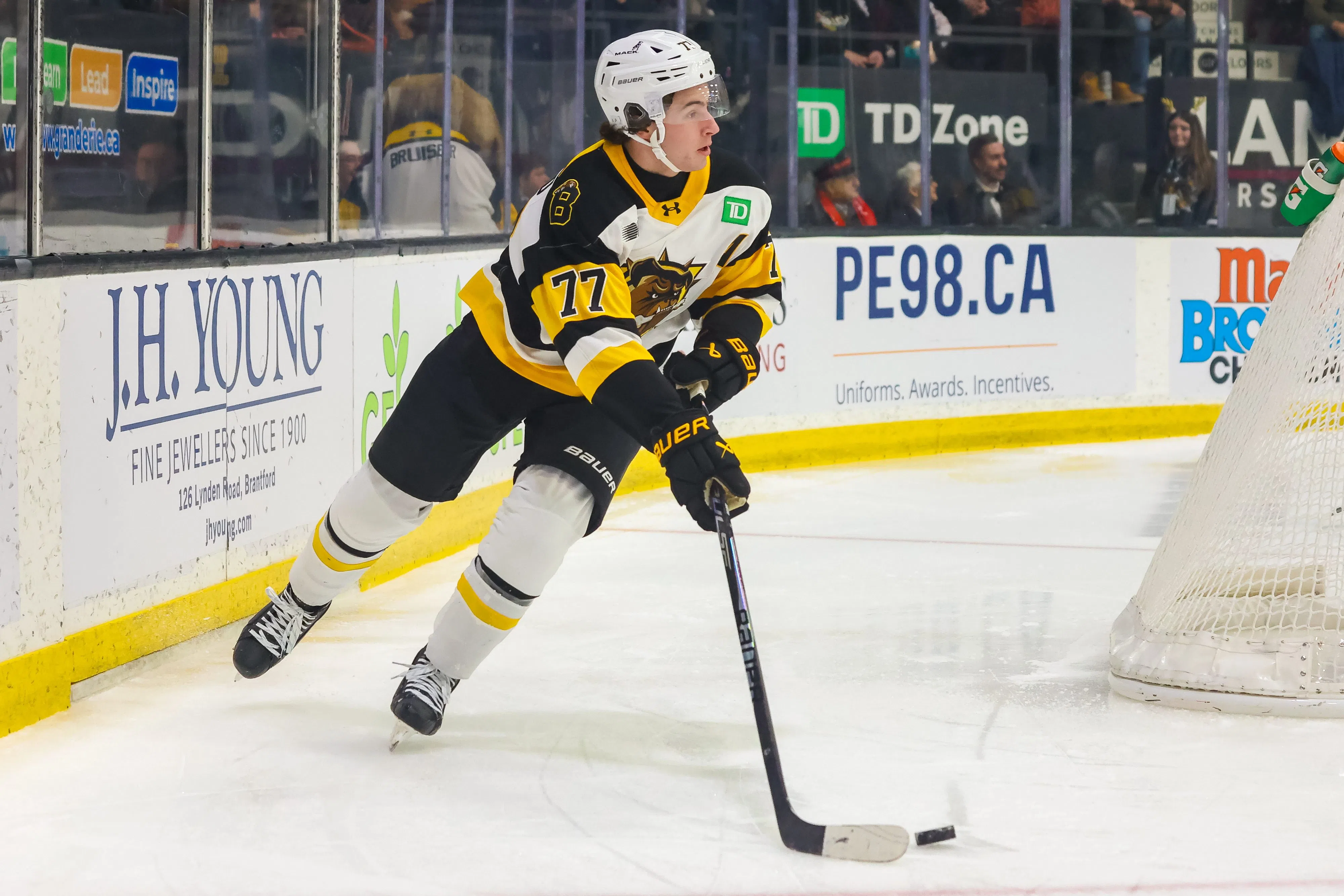 Banford goes behind his net for the Brantford Bulldogs (Photo: OHL Images)