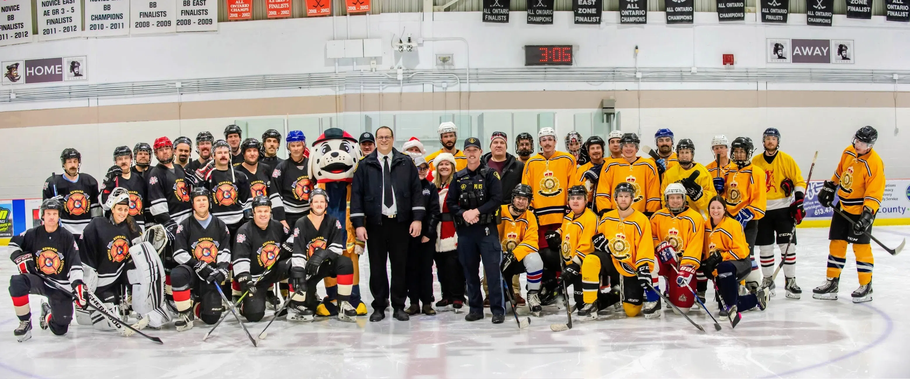 310 pounds of food donated at charity hockey game in Picton