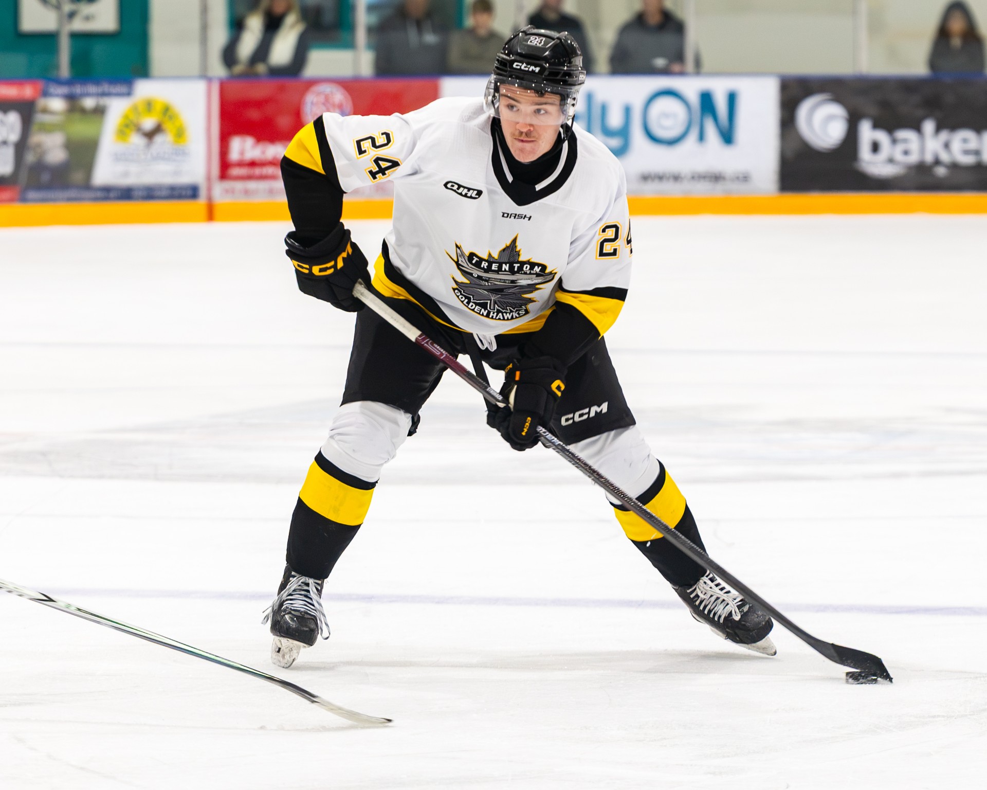 Royals edge Golden Hawks