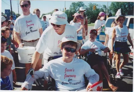 Jesse and John Davidson during their trek across Ontario. /via jessesjourney.com