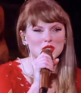 Taylor Swift sheds tears of gratitude with Toronto fans - Photo Credit: Briar Wilson