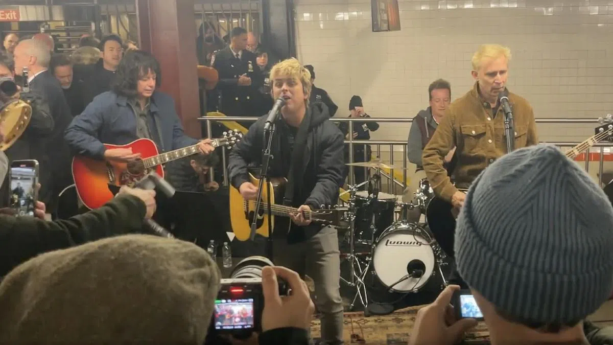 Green Day Performs Impromptu Concert at a Subway Station in NYC 102.9