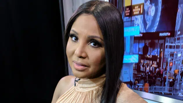 Hot to trot: Toni Braxton smolders on "Sex & Cigarettes" album cover