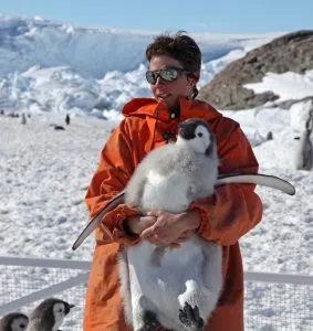 Stephanie Jenouvrier holding penguin