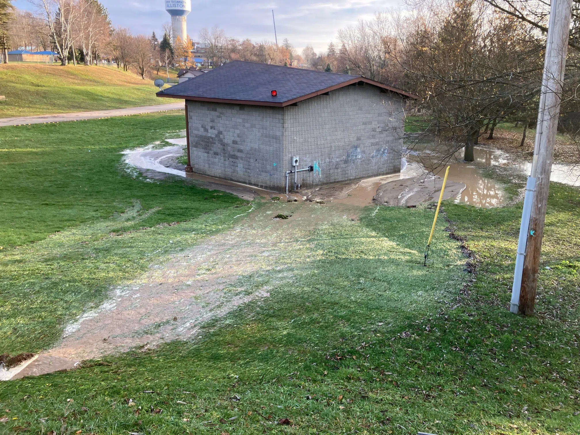 Water main break in Alliston closes sidewalk for repairs