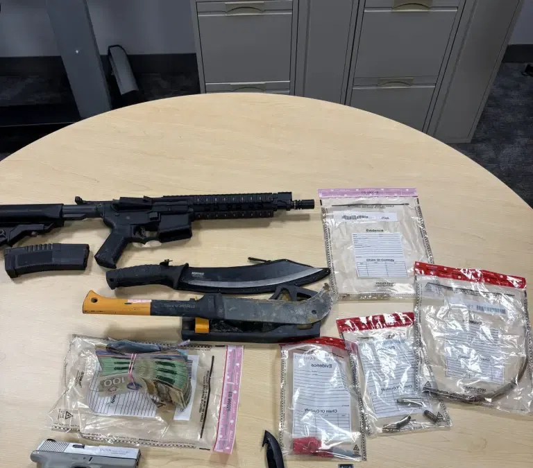 Toronto pair facing weapons charges after late-night traffic stop in Barrie