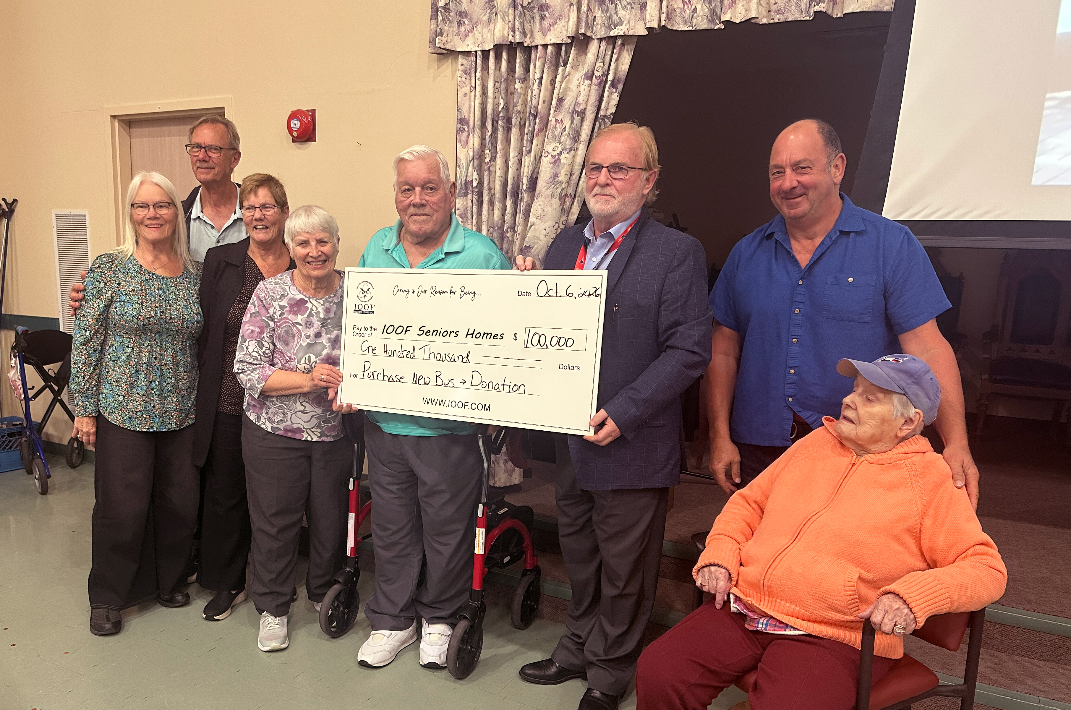 Barrie man donates $100,000 to IOOF for new bus