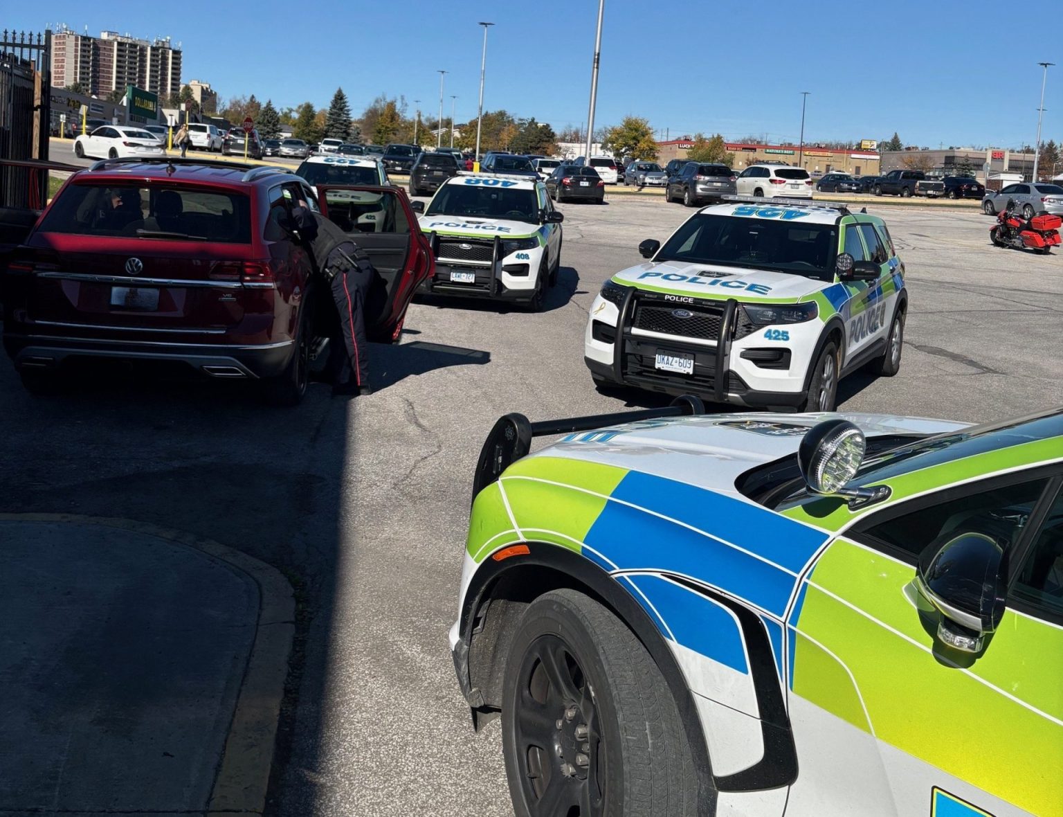Barrie man arrested after stealing vehicle following theft at local business