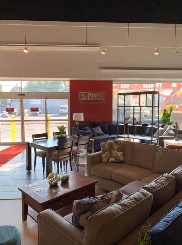 Geerlinks Home Hardware Searching For Local Artist 94.1 St.ThomasToday.ca