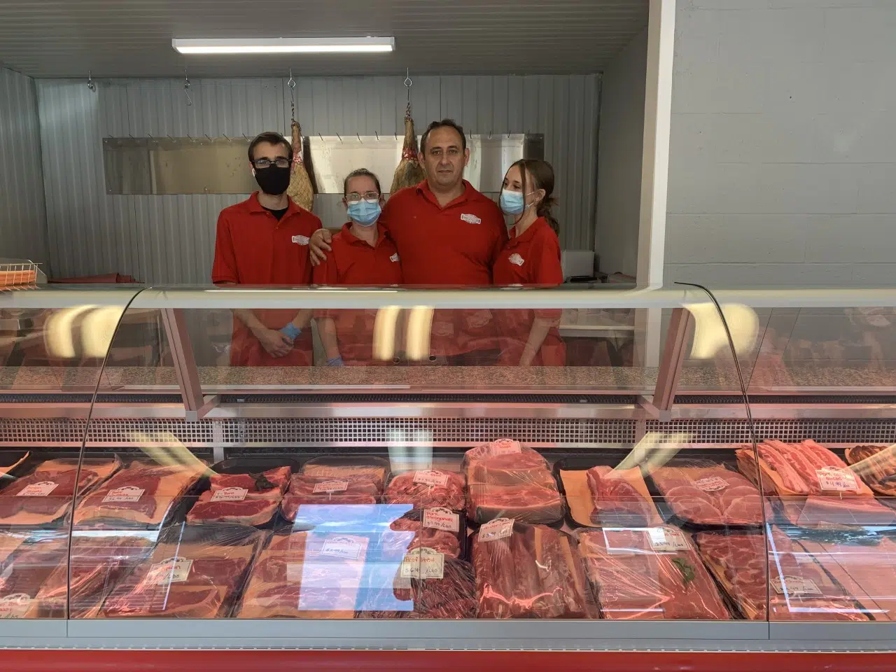 Vandas Family Market in Strathroy Open for Business | 105.7 Strathroy Today