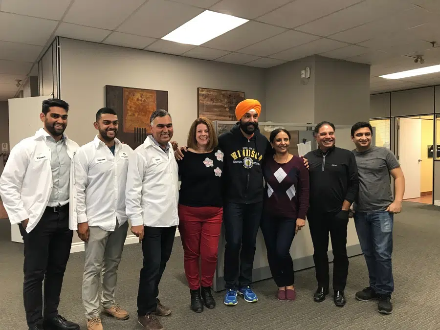 MINISTER OF INNOVATION VISITS E. HOFFMAN PLASTICS; ENDORSES LOCAL LIBERAL CANDIDATE