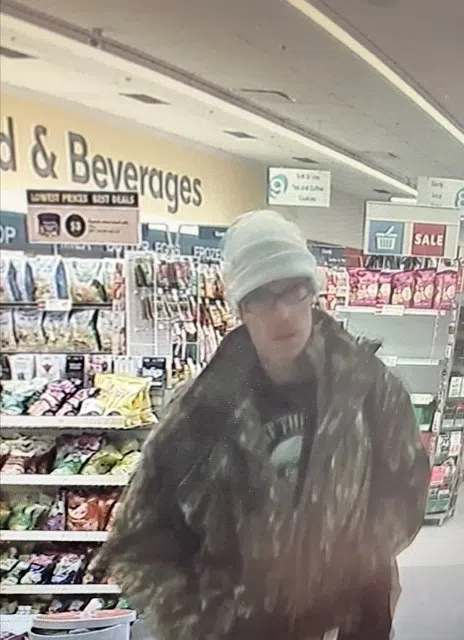 MAN IN CAMOUFLAGE JACKET TRIES TO "BLEND IN" WHILE STROLLING AWAY WITH STOLEN GOODS