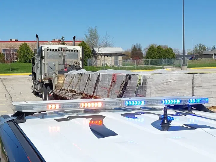 Tractor trailer hauling approximately 43,000 lbs of patio stones, RAN a red light, cutting off 2 vehicles in the process.