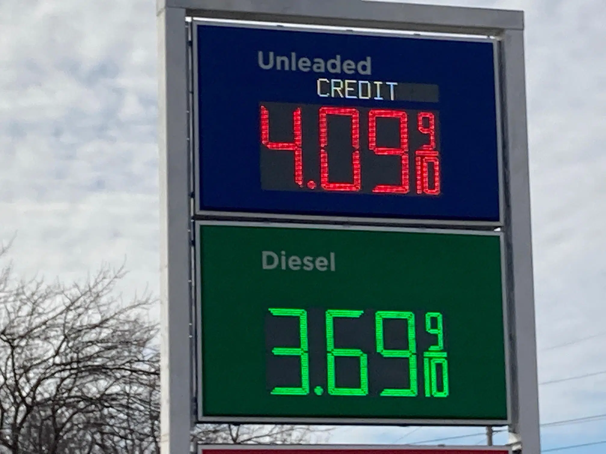 BloomingtonNormal Regular Gas Prices Top 4 a Gallon