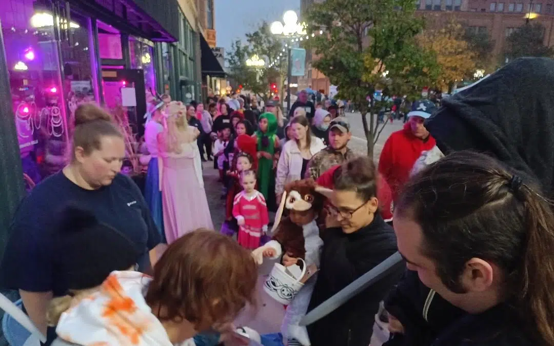 Thousands Swarm Downtown Bloomington for Treats