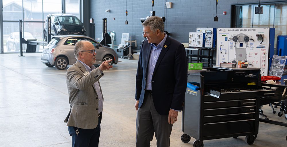 Congressman Darin LaHood tours new Heartland Community College Facilities - Vimarsana News