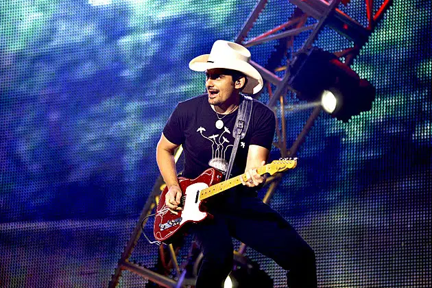 Brad Paisley Extends Weekend Warrior Tour: Including Bloomington Stop