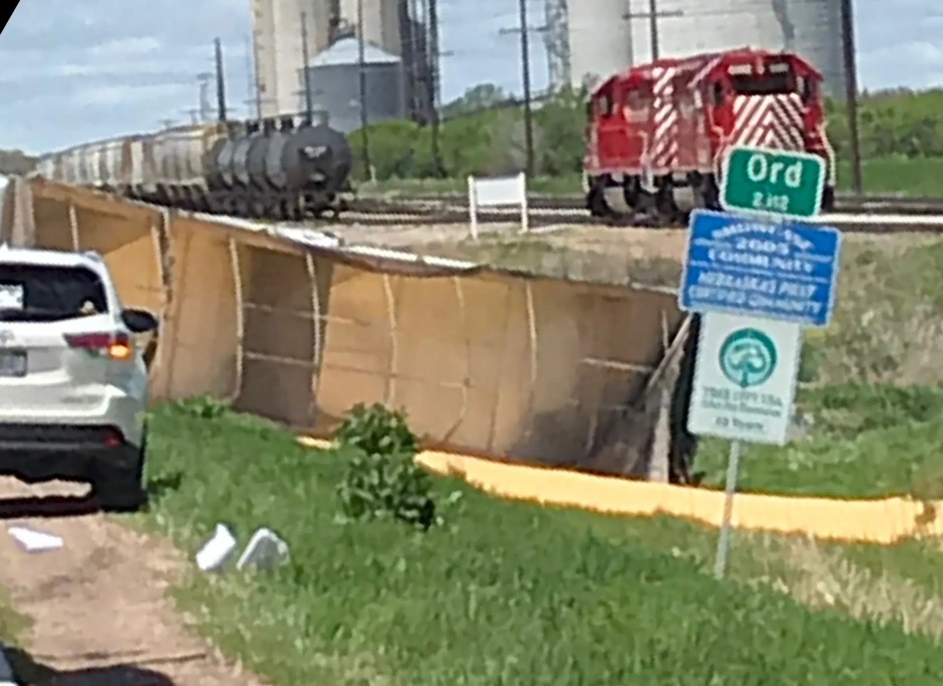 (UPDATE) Two Vehicle Accident Outside of Ord on Hwy 11 Causes Loaded Semi to Turn Over