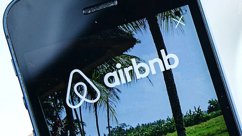 Airbnb prohibits the use of indoor cameras