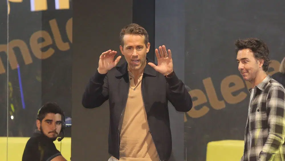 Ryan Reynolds Barely Avoids Being Crushed During Scary Moment at Brazil Comic-Con [VIDEOS]