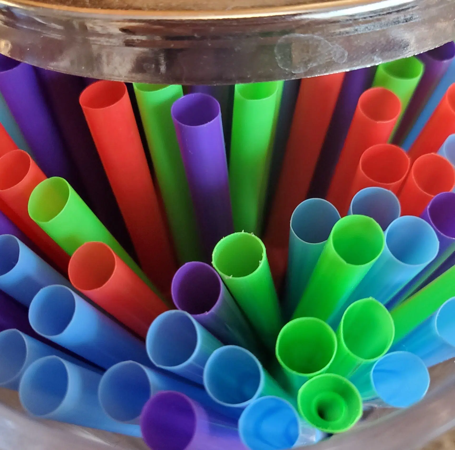 Canada To Ban Plastic Straws Before 2022
