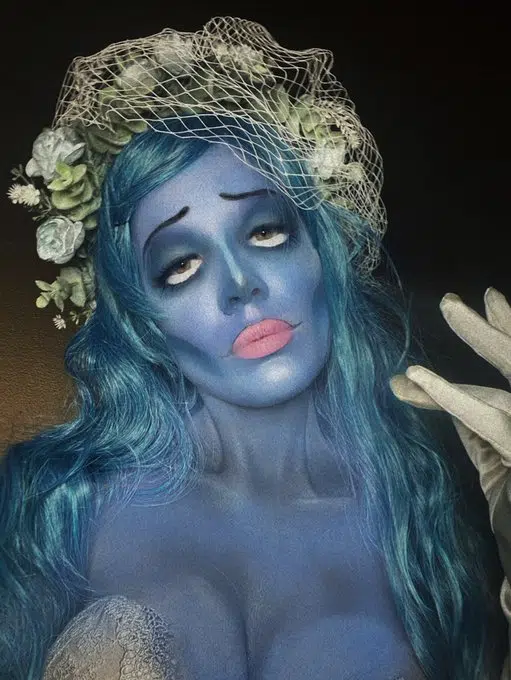 Check Out Halsey's Sweet Halloween Make-Up Pics