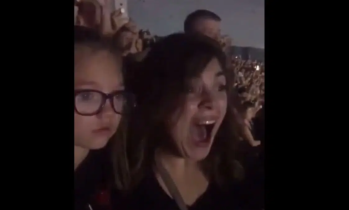 [WATCH] Mom Is Having WAY More Fun Than Her Daughter At Jonas Bros Show