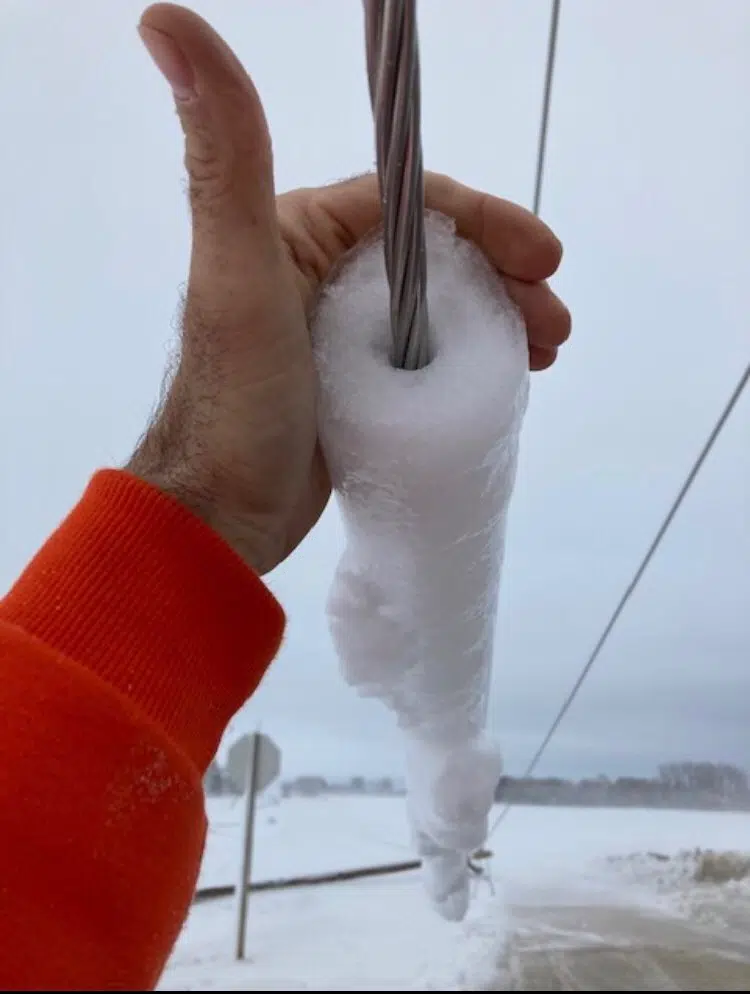 Watch How Manitoba Hydro Crews Clean Ice Off Power Lines