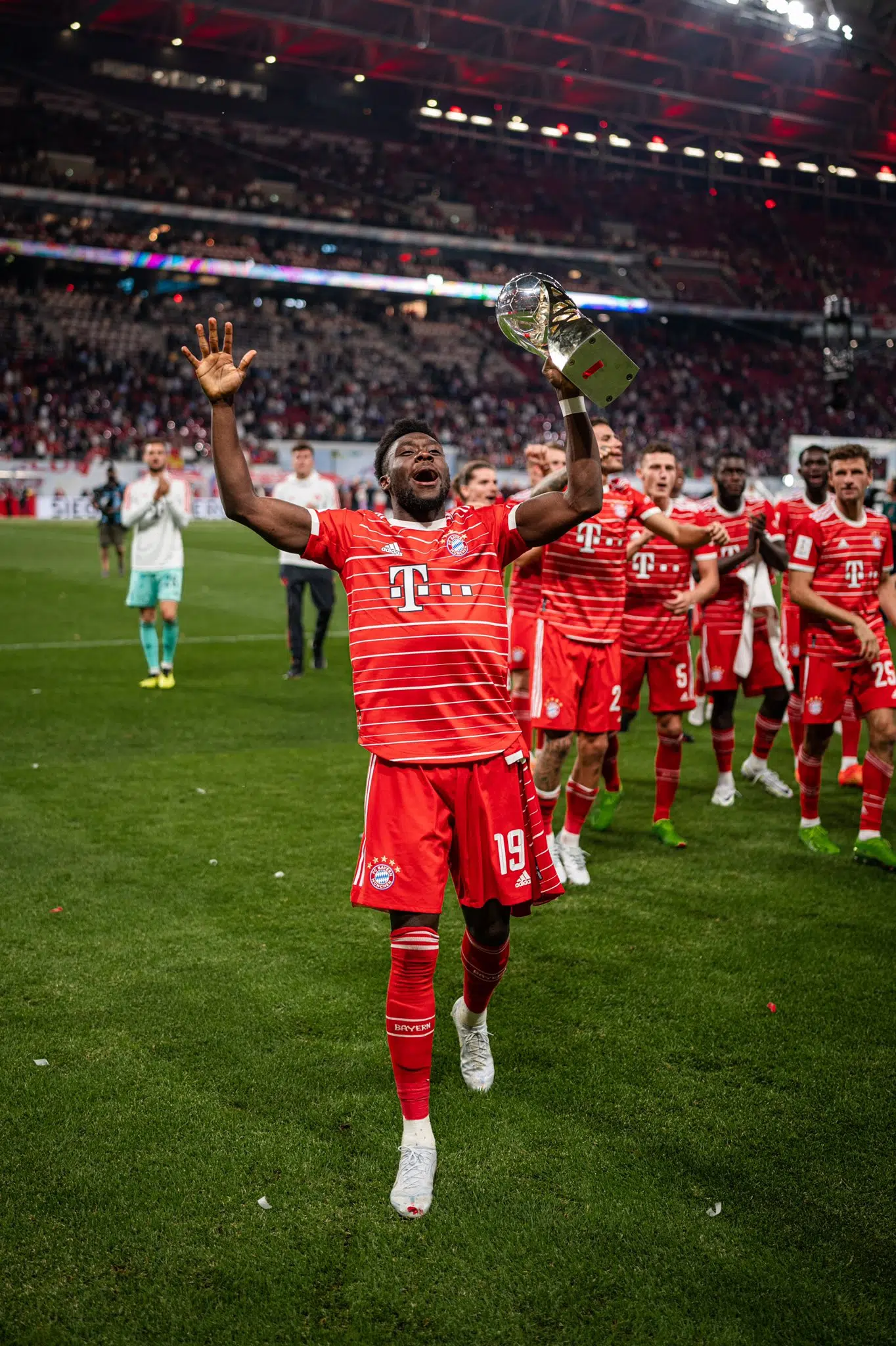Canadian Soccer Star Alphonso Davies to Donate His World Cup Earnings to Charity