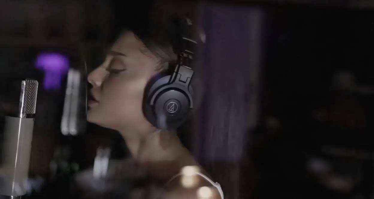 RUMOUR: Ariana Grande Is Recording New Music