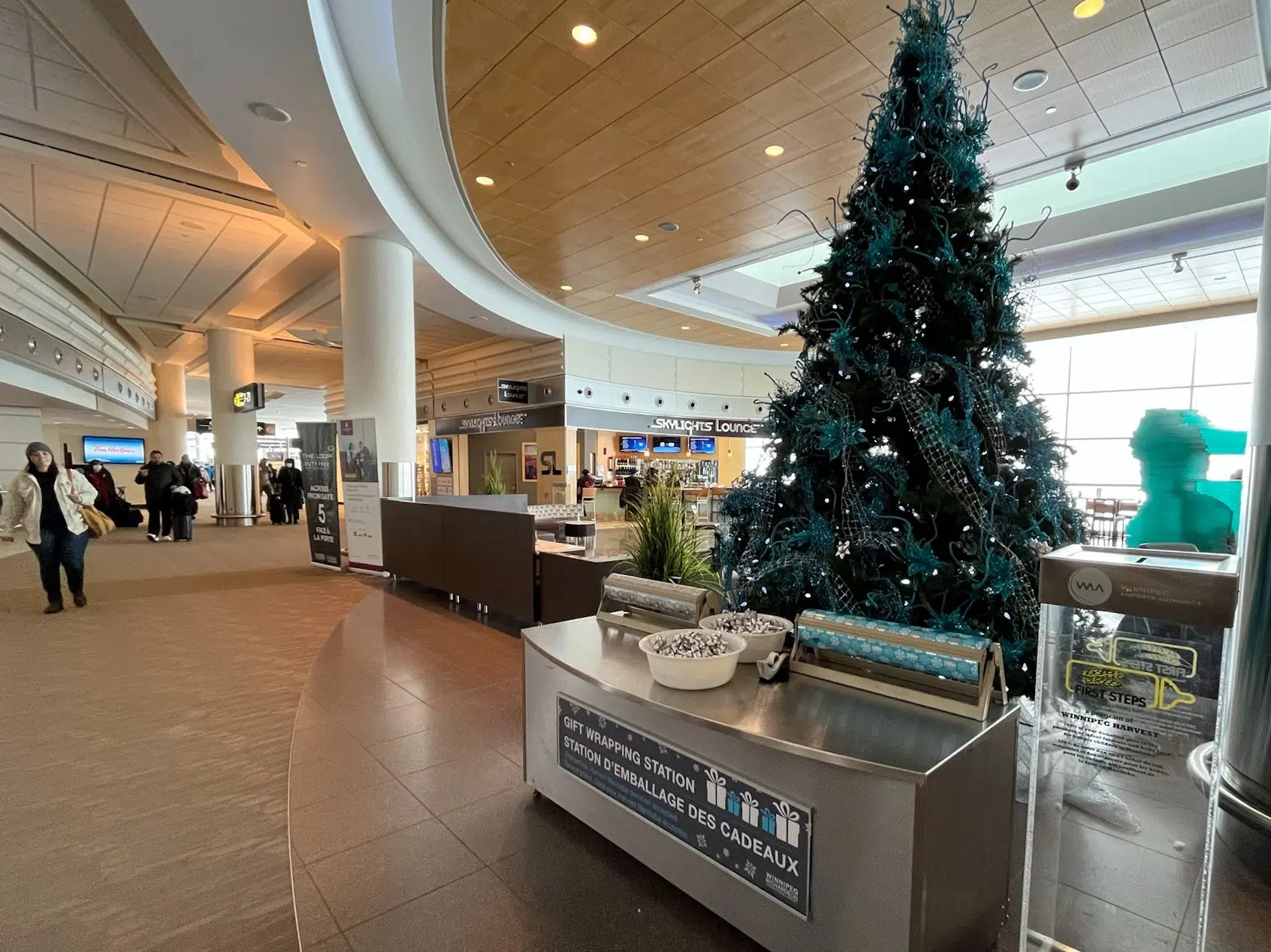 Winnipeg Airport Adds Post-Security Gift Wrapping Station