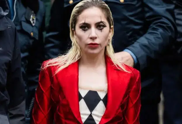 Lady Gaga's Harley Quinn kisses woman on set of Joker 2