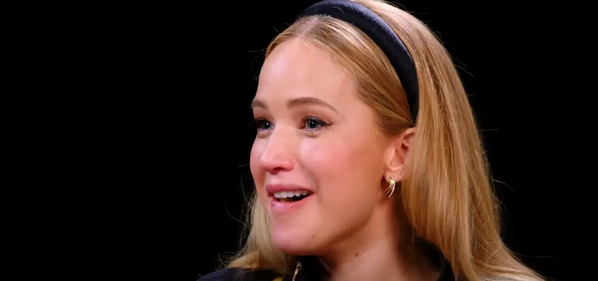 (Hot Ones) Jennifer Lawrence Sobs in Pain While Eating Spicy Wings