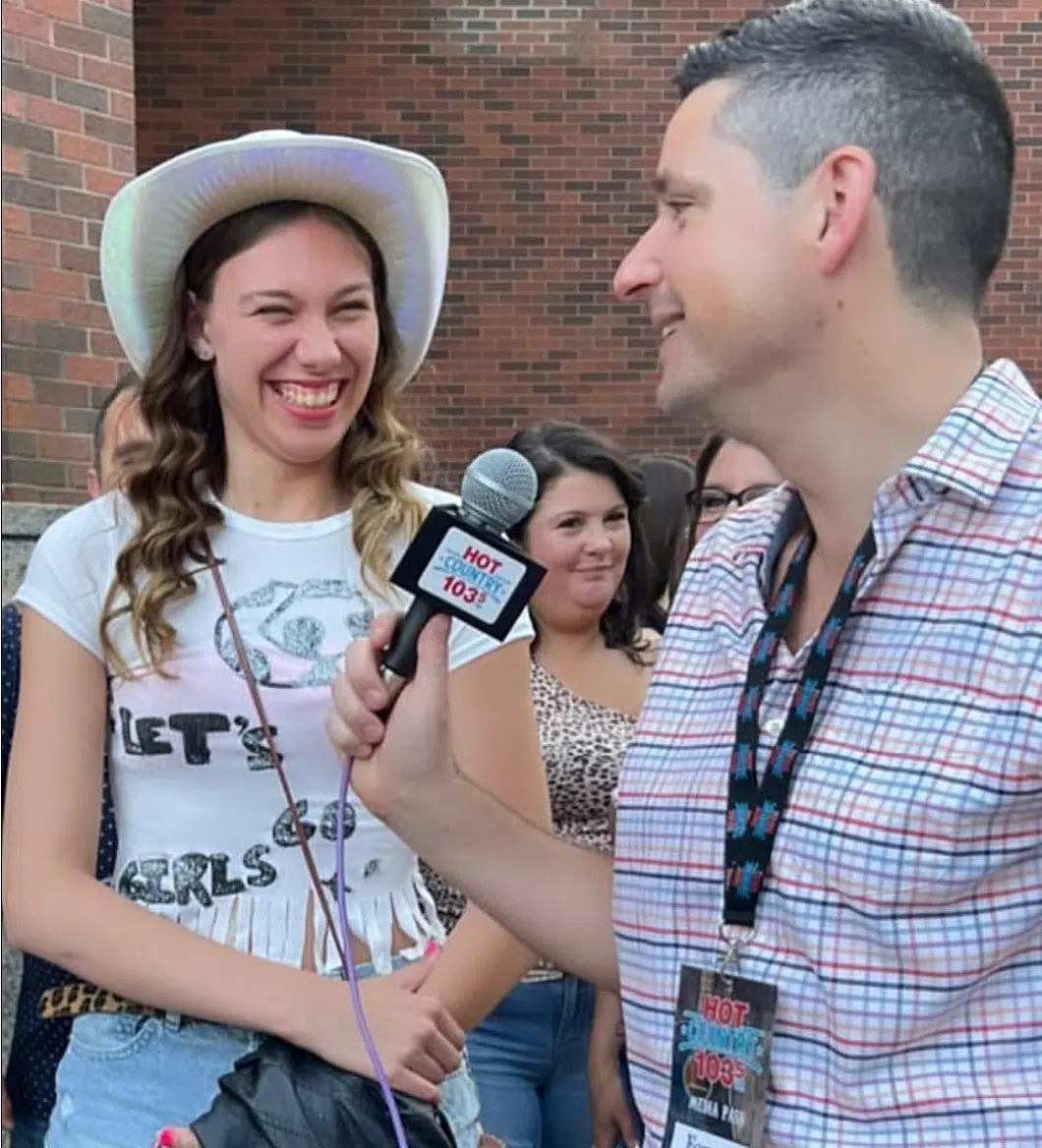 Shania's Biggest Fans SING Her Biggest Hits