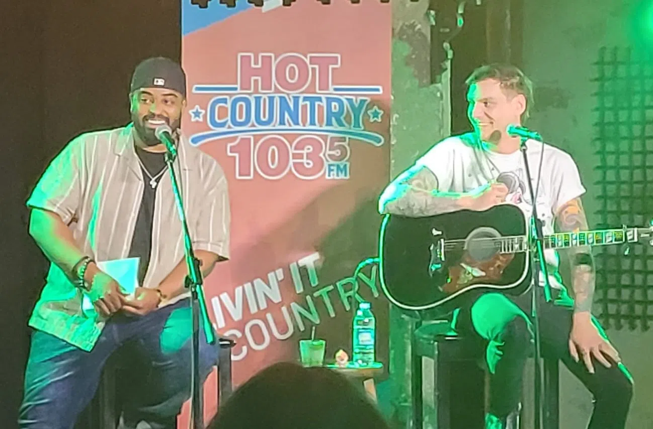 So Great To Have Jojo Mason In The Hot Country Hangout!