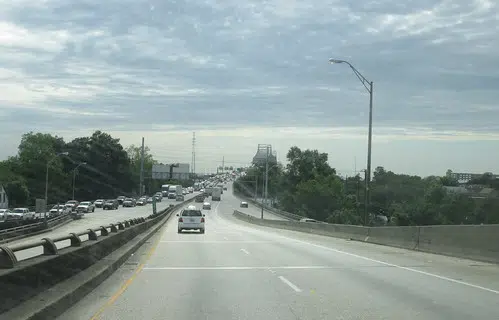 New law penalizing drivers lingering in the lane to take effect in August