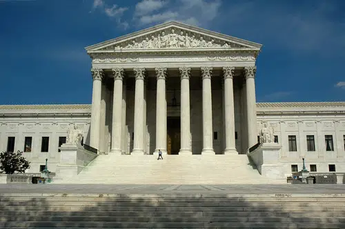 Supreme Court strikes down Louisiana law requiring admitting privileges for abortion doctors