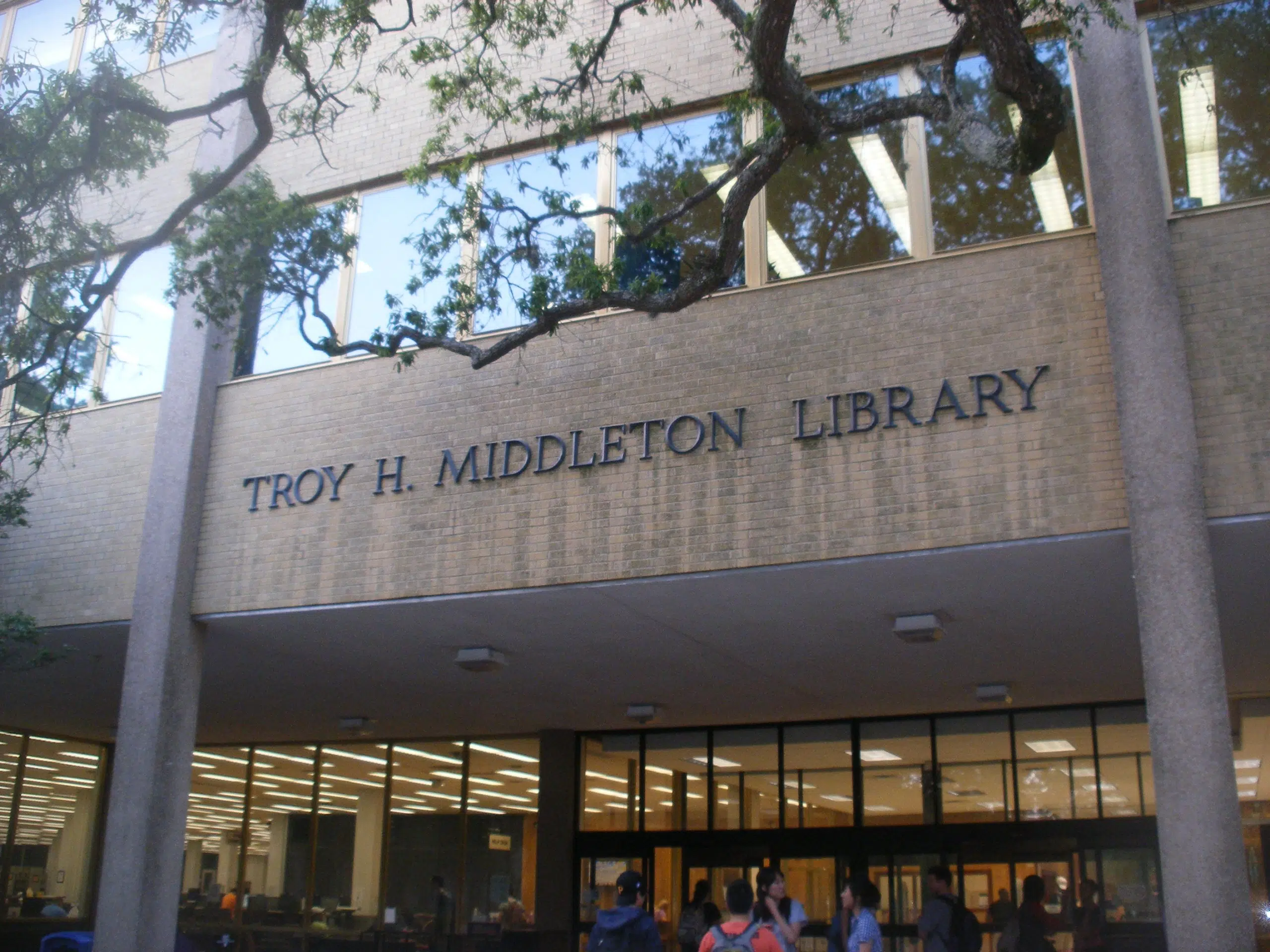 Troy Middleton's name removed from the library at LSU's main campus