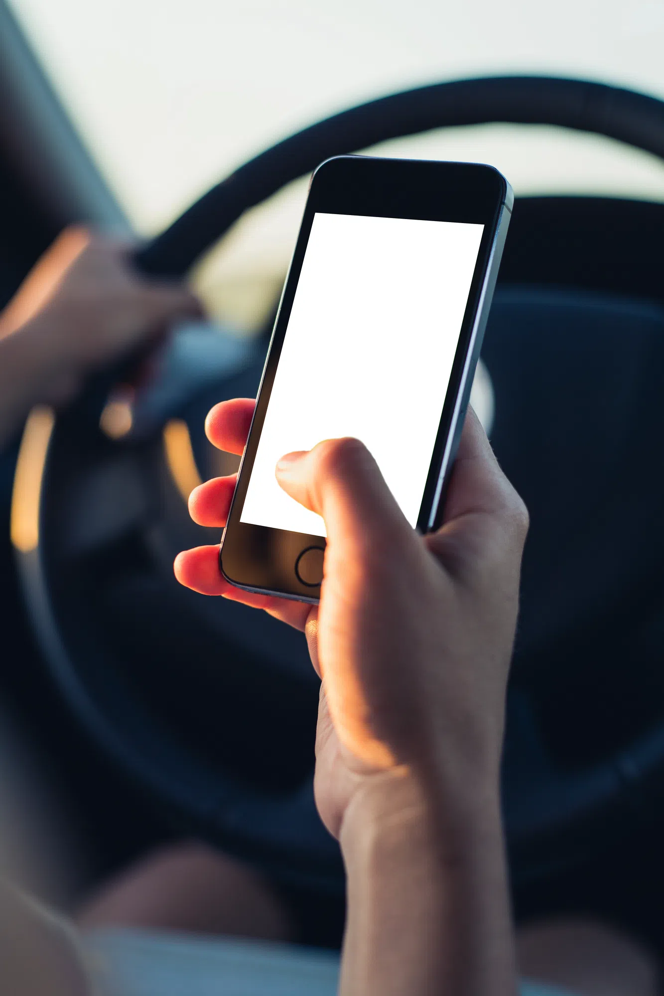 House Transportation approves bill to prohibit drivers from using handheld cellphones