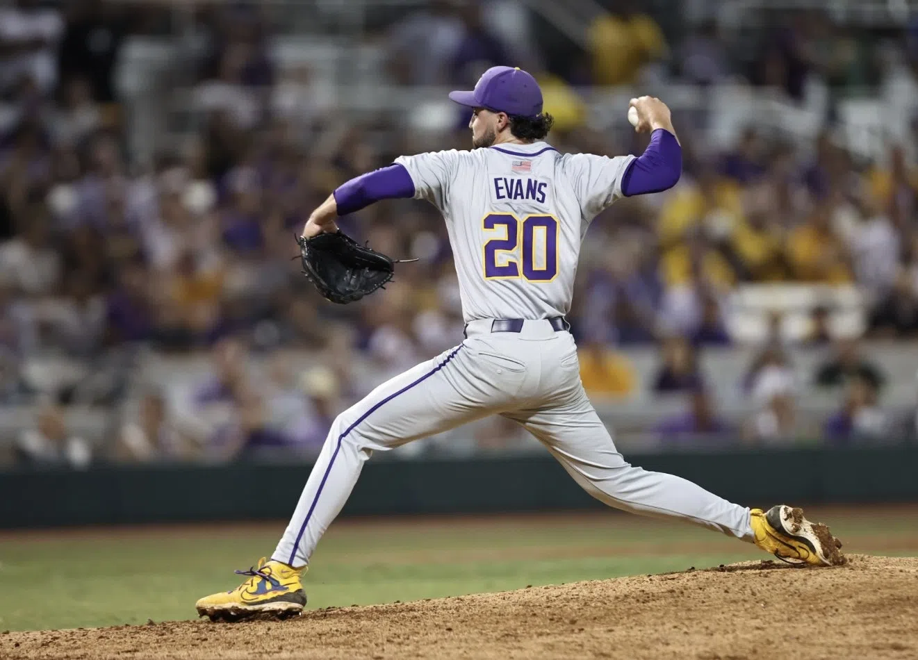 LSU rallies from four runs down to beat Little Rock and advance to the Super Regionals
