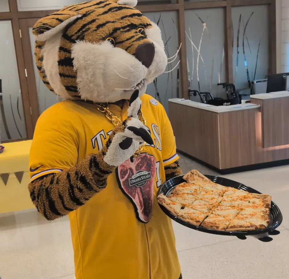 Rocco's and friends team up to throw Omaha-style LSU baseball watch party at Baton Rouge retirement home