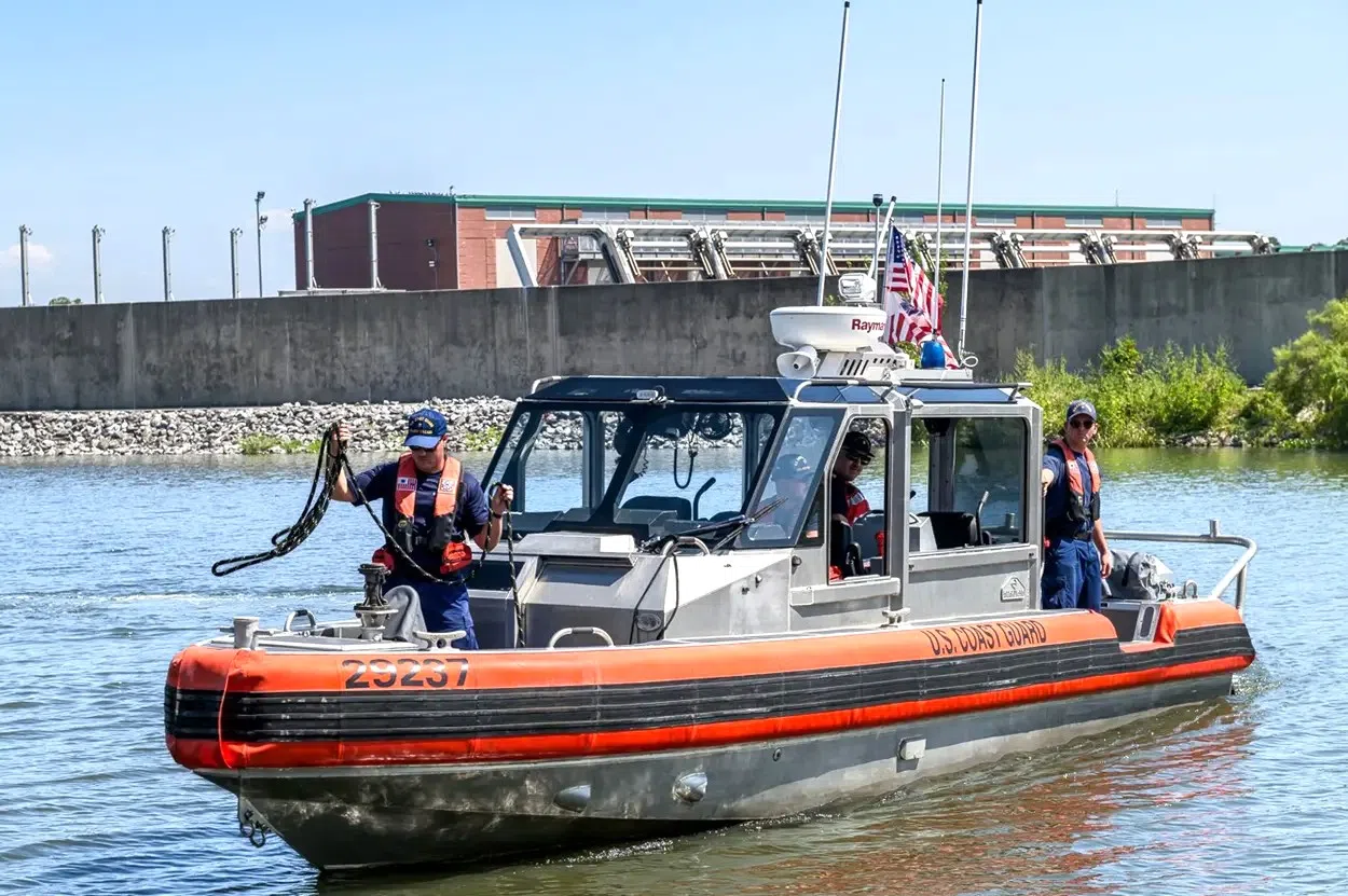 Flight instructor, student pilot presumed dead after plane crashes into Lake Pontchartrain