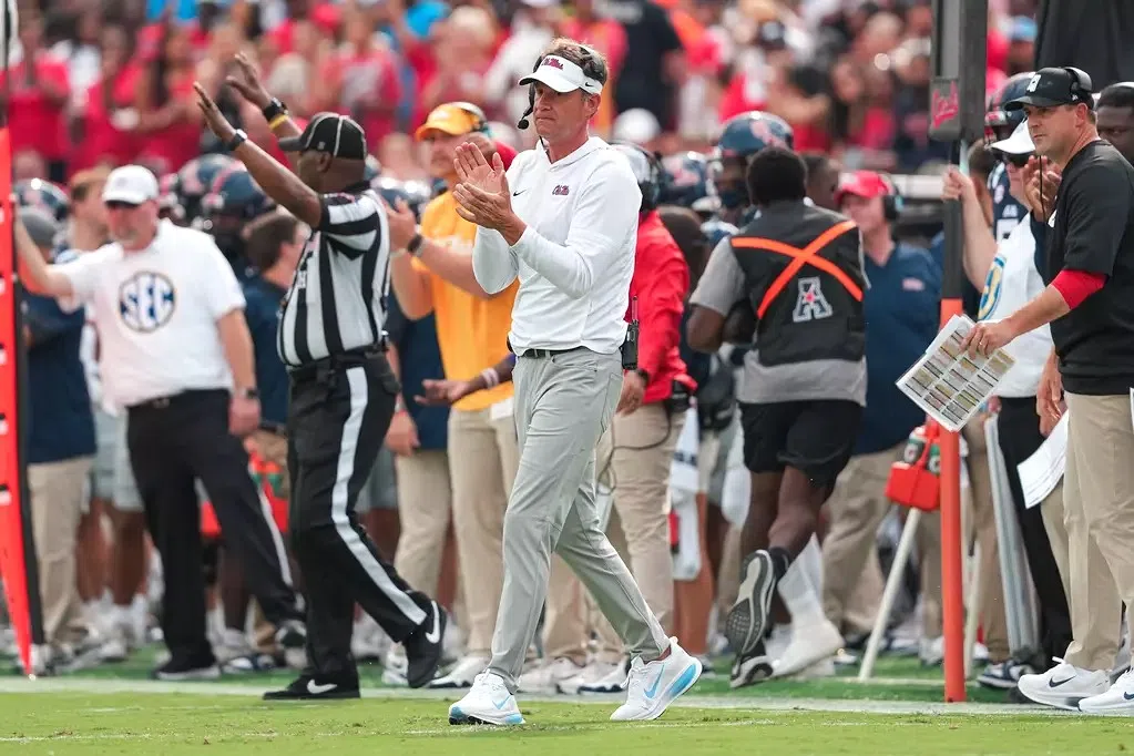 Lane Kiffin to LSU speculation heating up, but "no guarantees," according to Yahoo Sports' Ross Dellenger