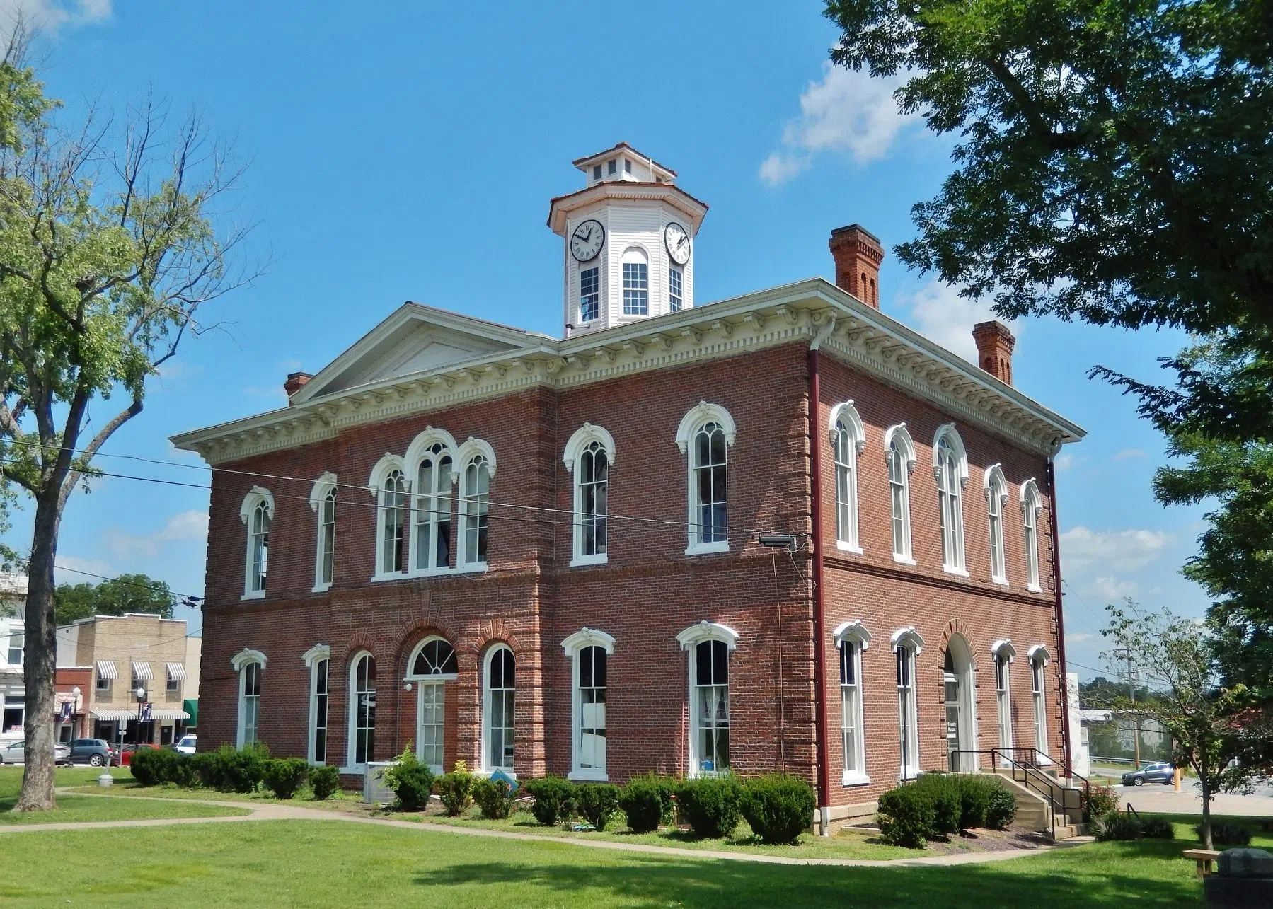 Johnson County Courthouse Building Closed Due to Structural Movement