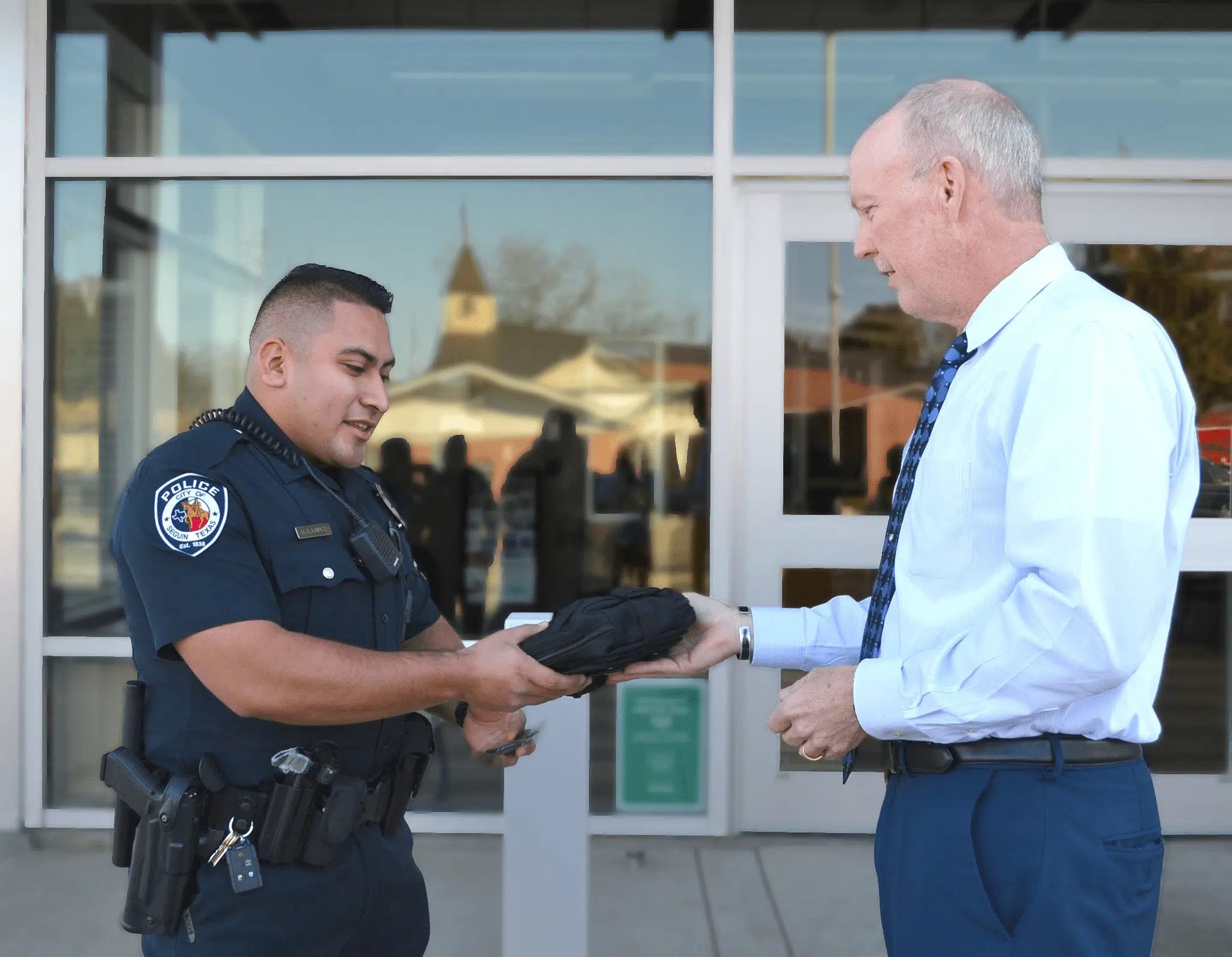 Seguin Police Officer relies on training to help save a life