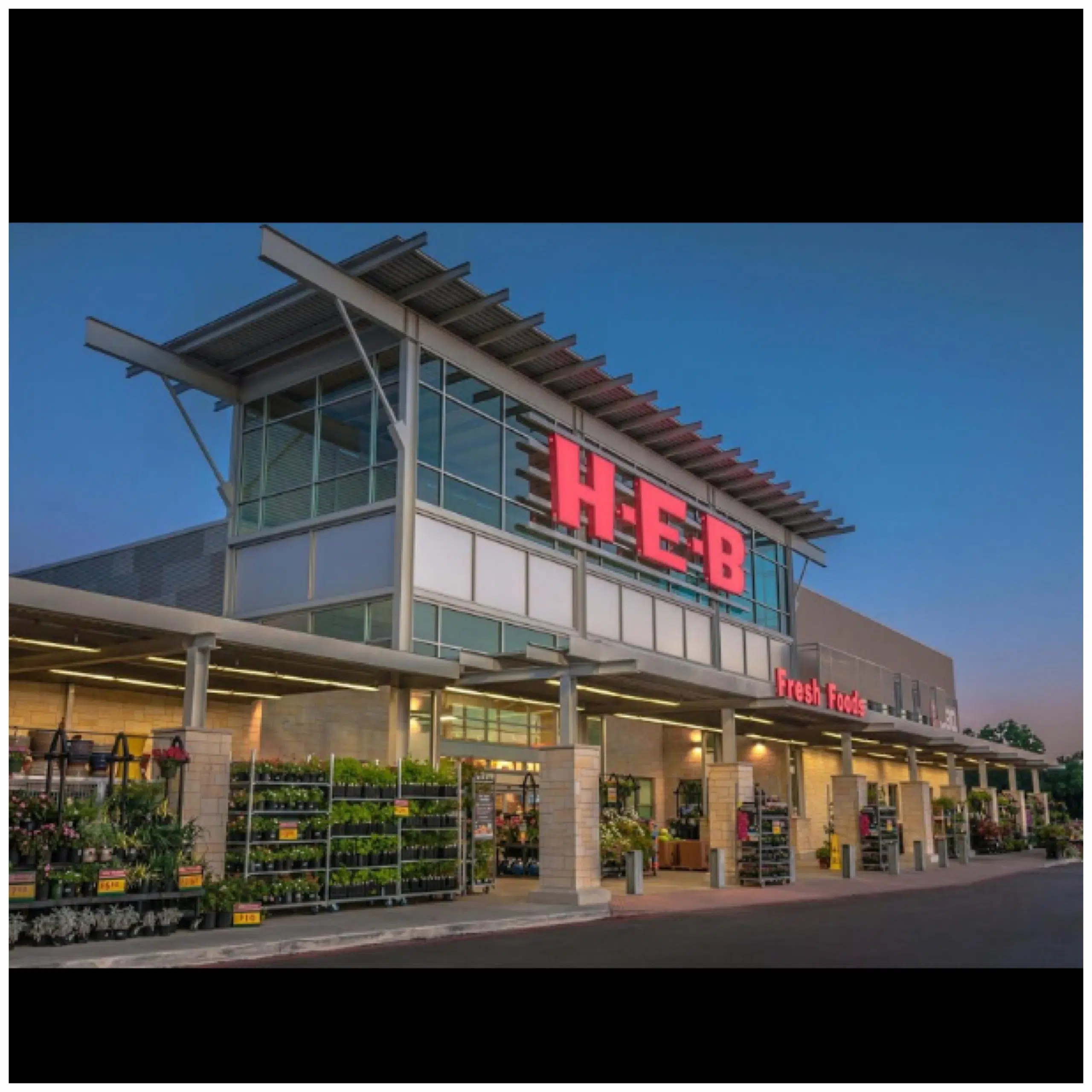 Fire shuts down local HEB store 