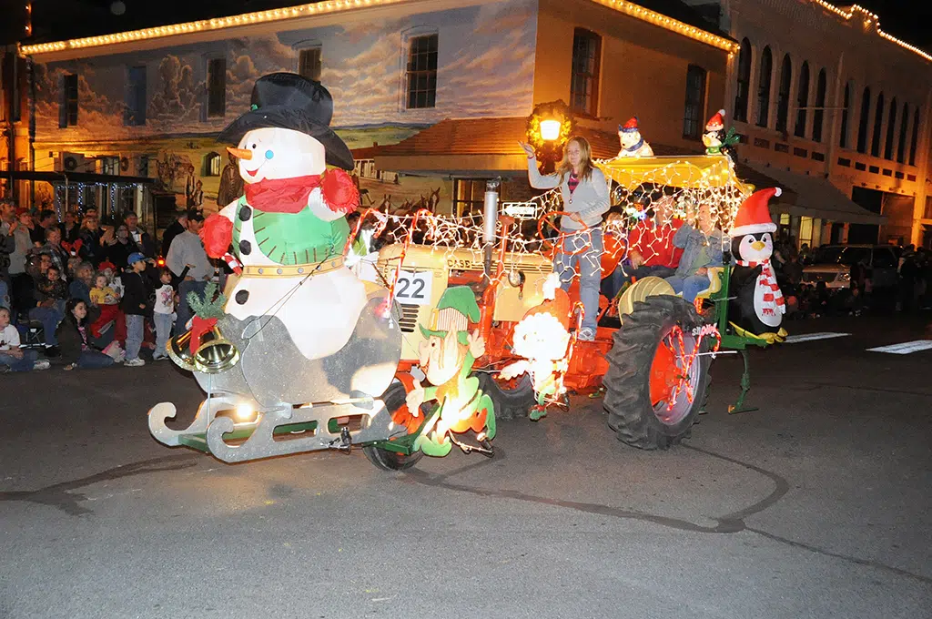 Seguin seeking float entries for 2020 Holiday Stroll Parade
